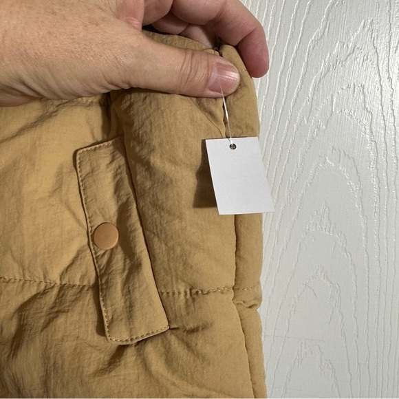 Jessica Simpson size 4T puffer vest, tan, snap front, winter, layer, fall - Picture 4 of 11